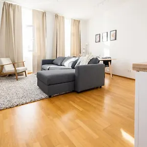 Apartment Orestaliving- 3br On The Daube Canal/friedensbruecke, Vienna